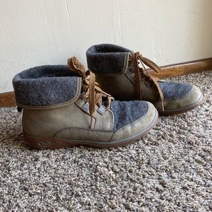 CHACO BARBARY BOOTS WOMENS NICKEL GRAY.